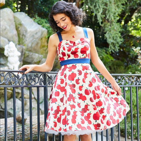 disney dress shop snow white